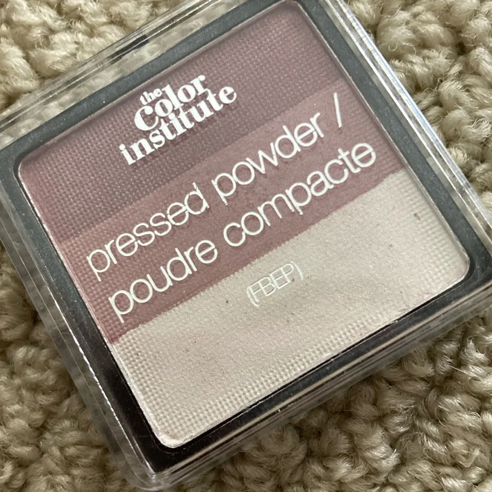 The Color Institute Pressed Powder Eyeshadow Like New Purple Cream Gradient